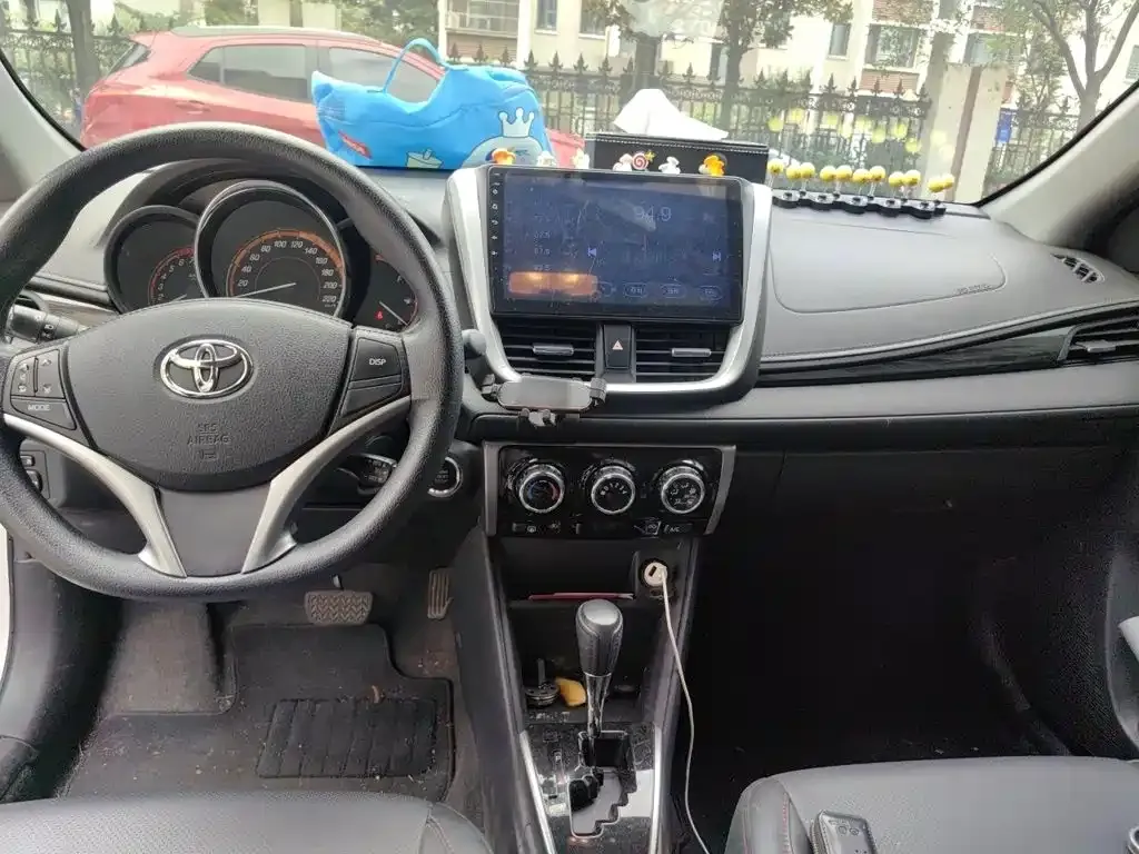 Toyota Yaris L — фото 6