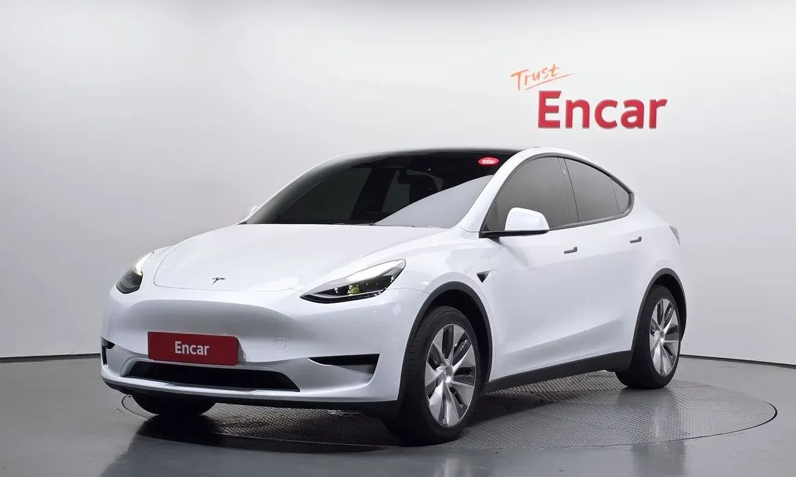 Tesla Model Y — фото 1