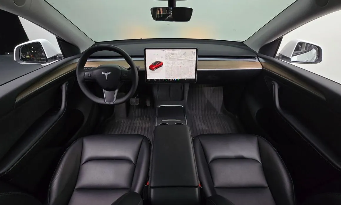 Tesla Model Y — фото 8