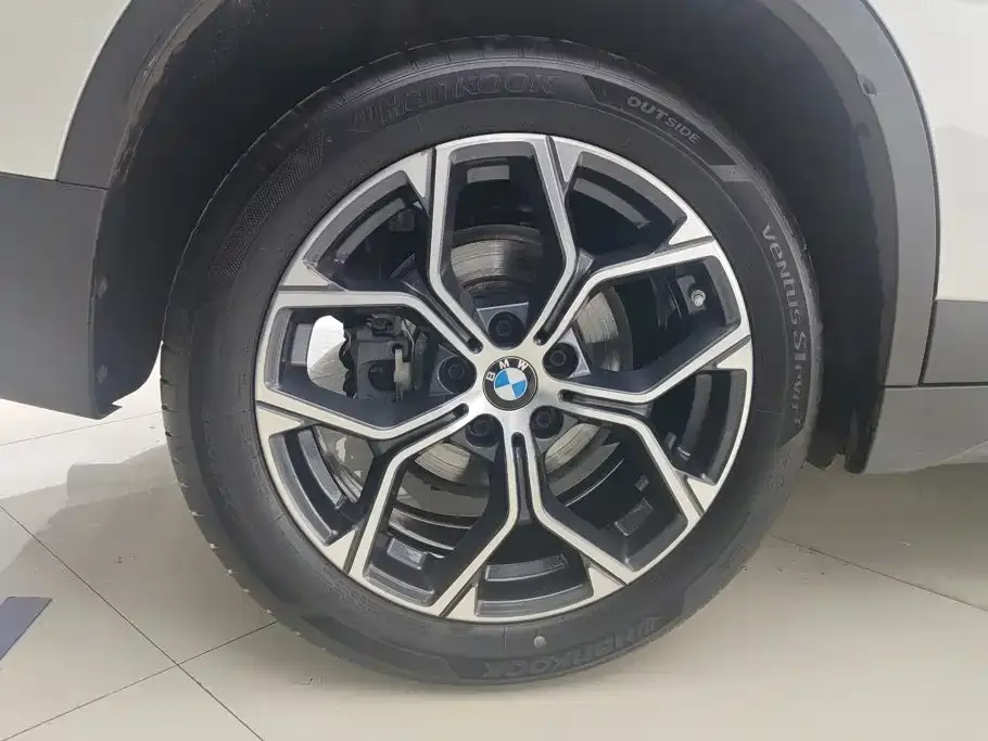 BMW X1 — фото 9