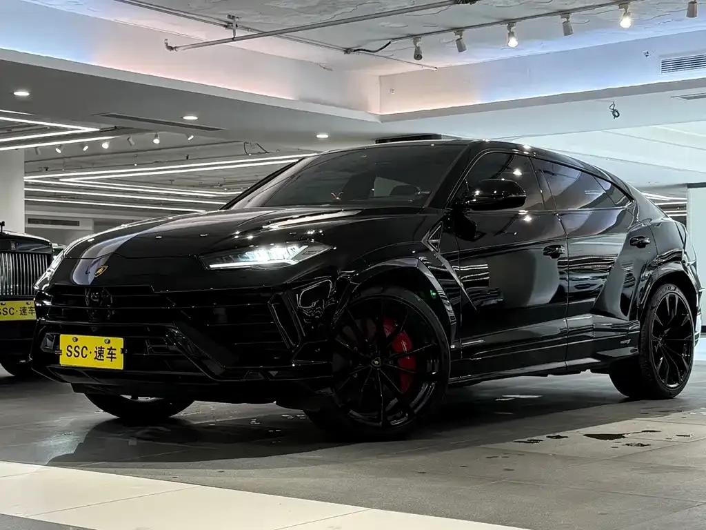 Lamborghini Urus — фото 1