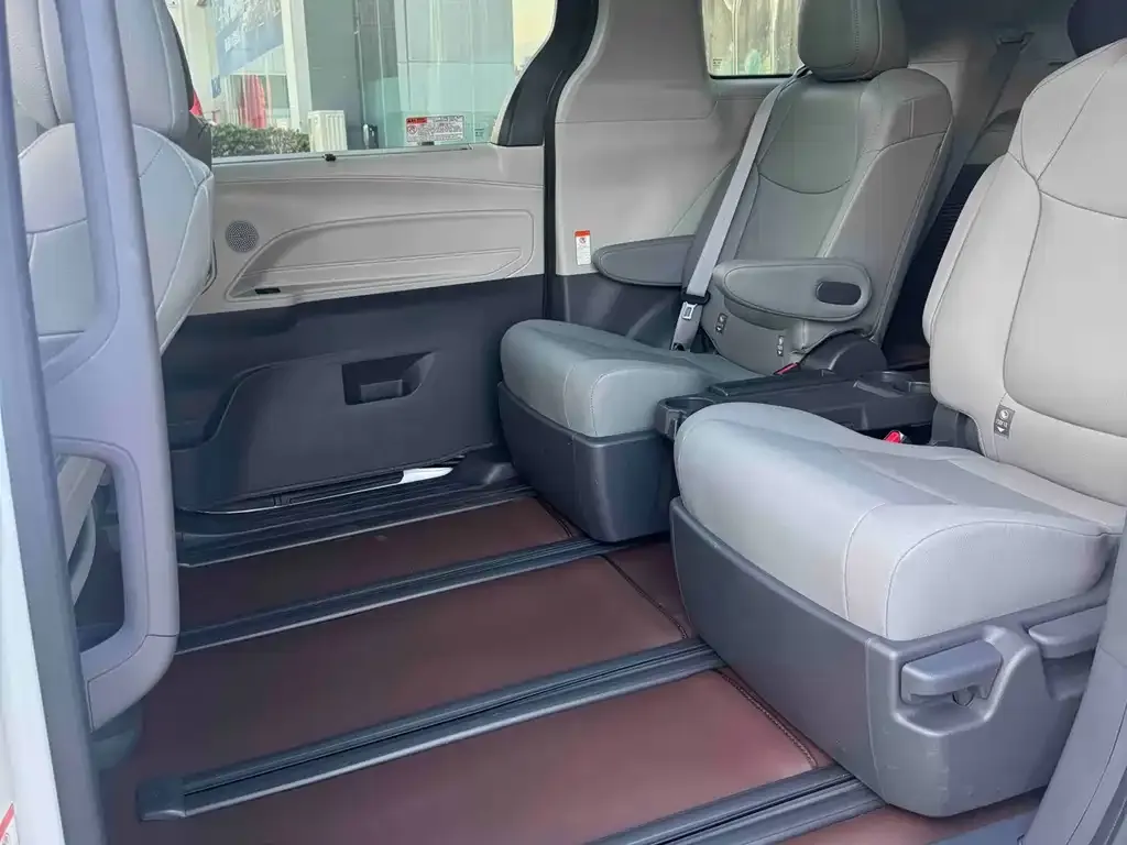 Toyota Granvia — фото 2