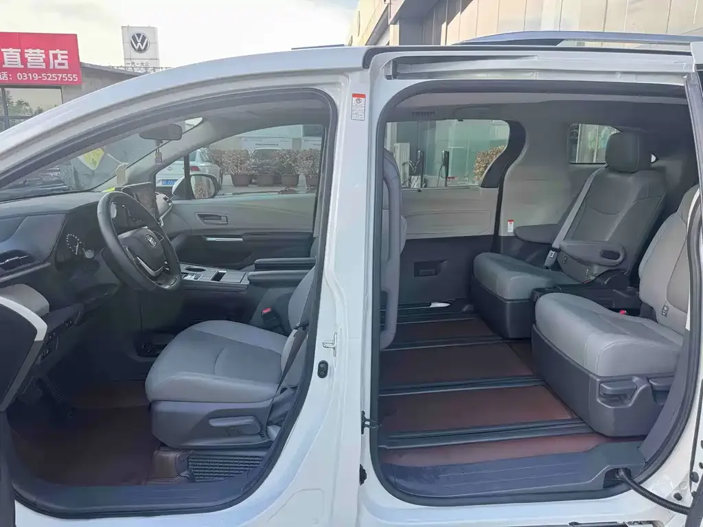 Toyota Granvia — фото 9