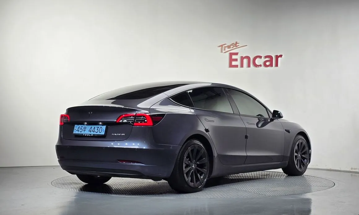 Tesla Model 3 — фото 3