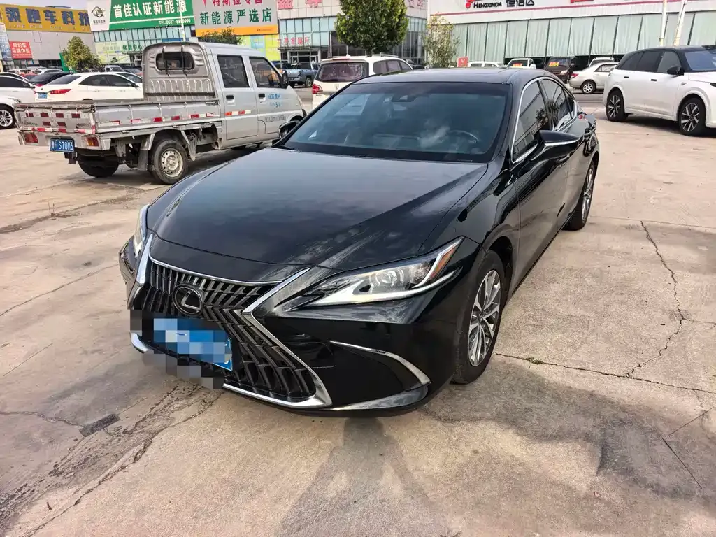 Lexus ES — фото 1