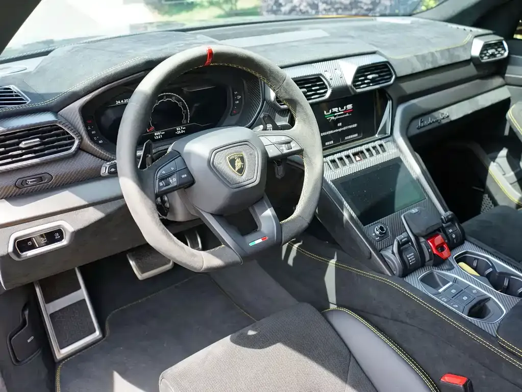 Lamborghini Urus — фото 3