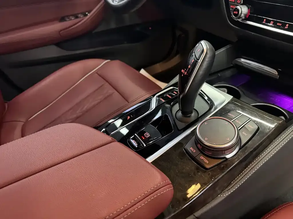 BMW 5 Series — фото 10