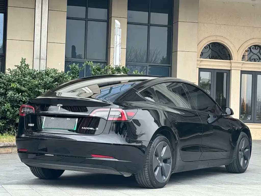Tesla Model 3 — фото 6