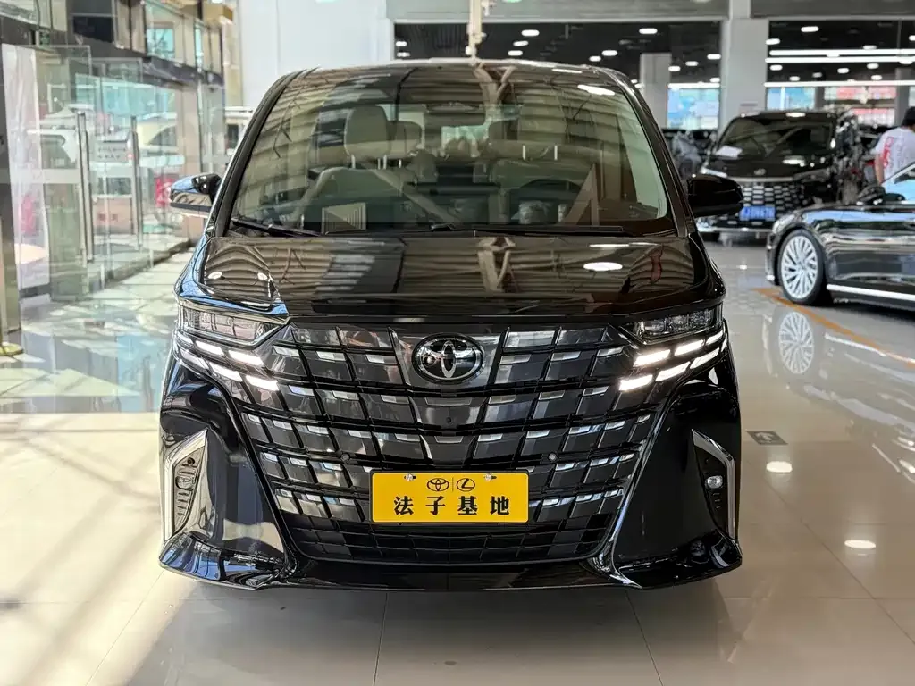 Toyota Alphard — фото 7