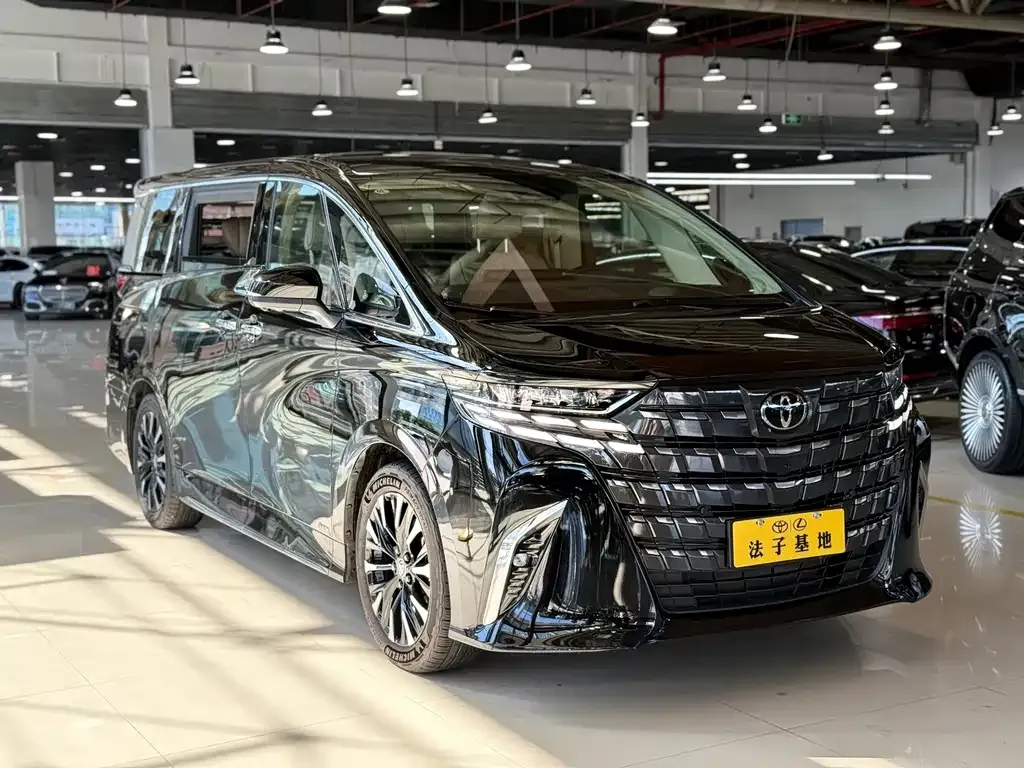 Toyota Alphard — фото 2