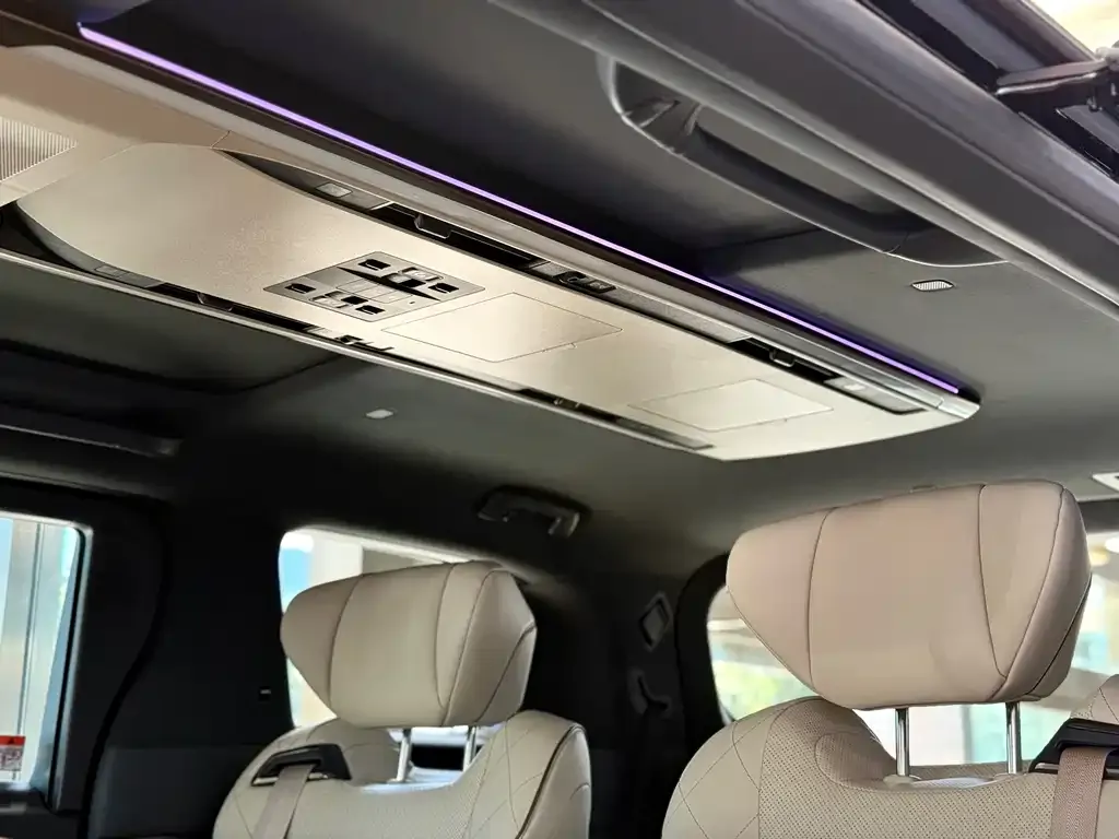 Toyota Alphard — фото 4