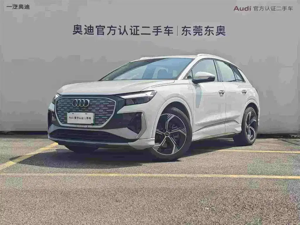 Audi Q4 e-tron — фото 1