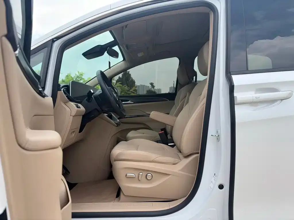 Buick GL8 Hybrid — фото 2