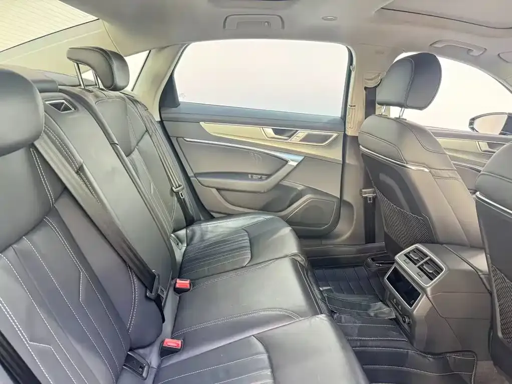 Audi A6L — фото 2