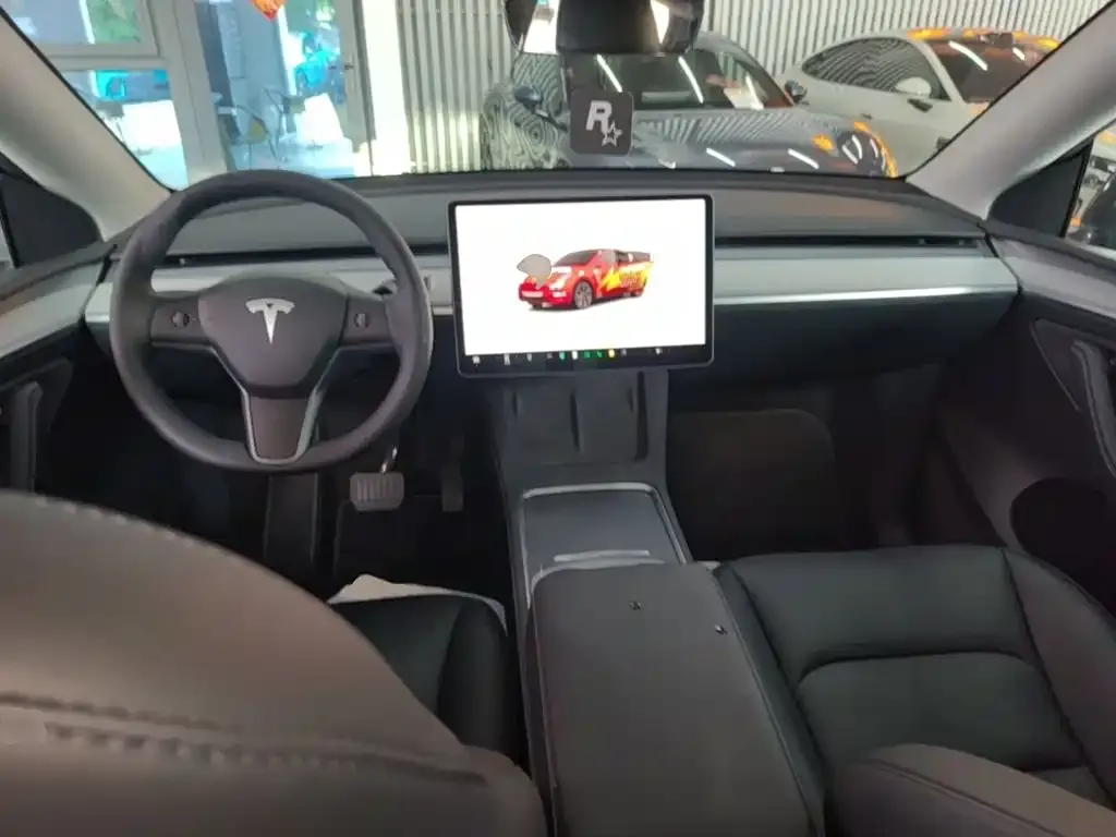 Tesla Model Y — фото 4