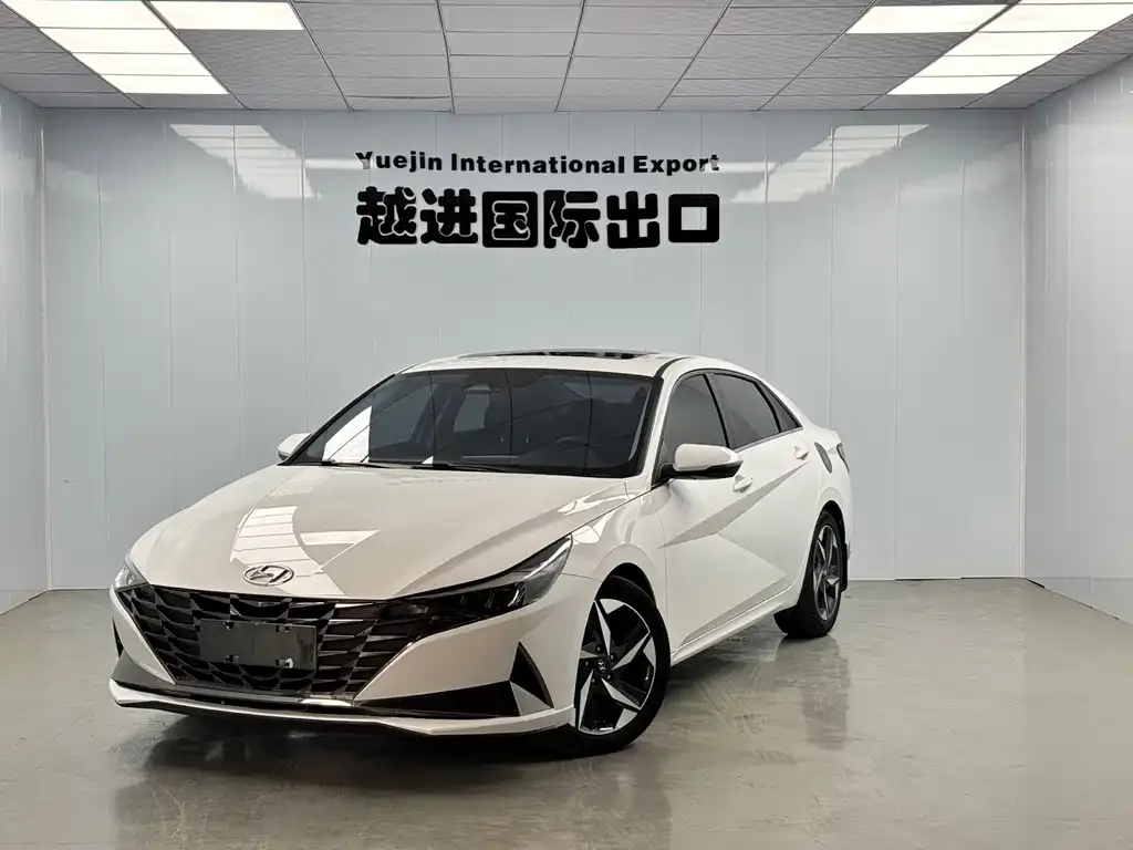 Hyundai Elantra — фото 1