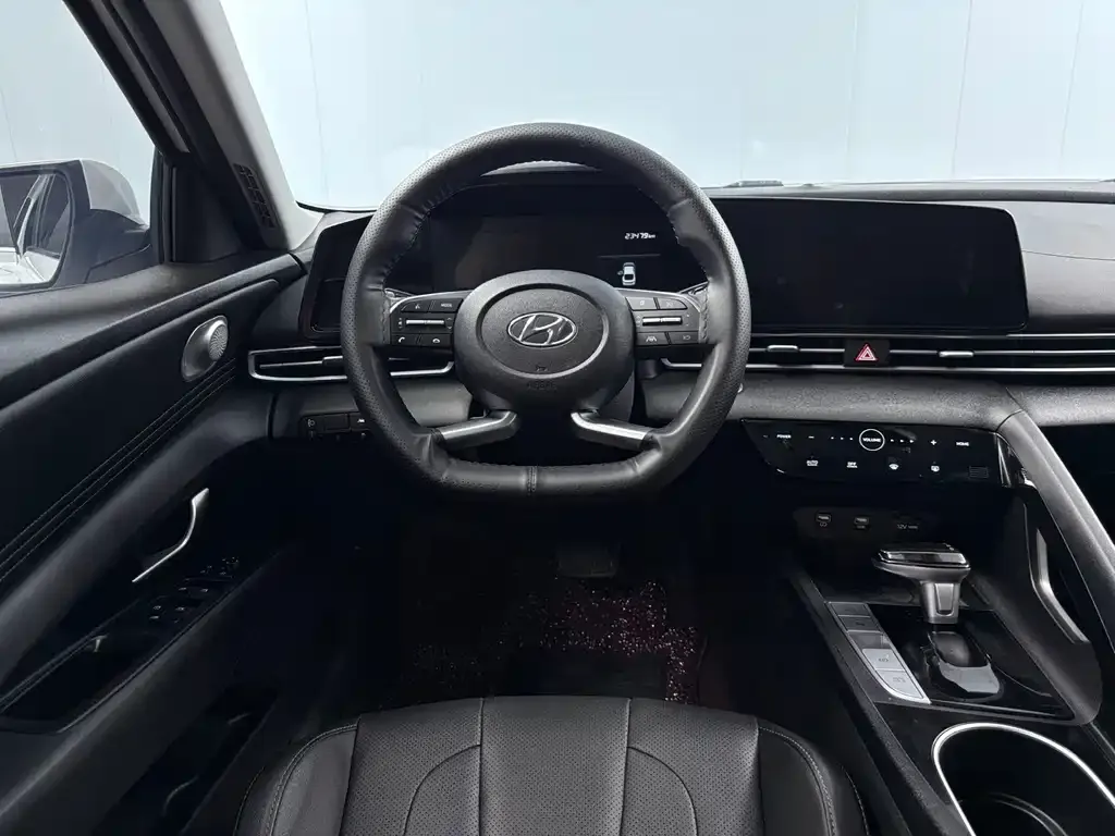 Hyundai Elantra — фото 4