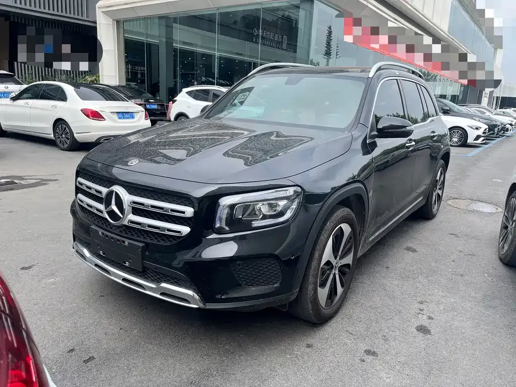 Mercedes-Benz GLB — фото 1