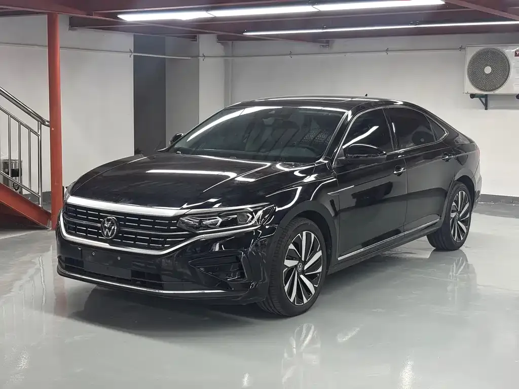 Volkswagen Passat — фото 1