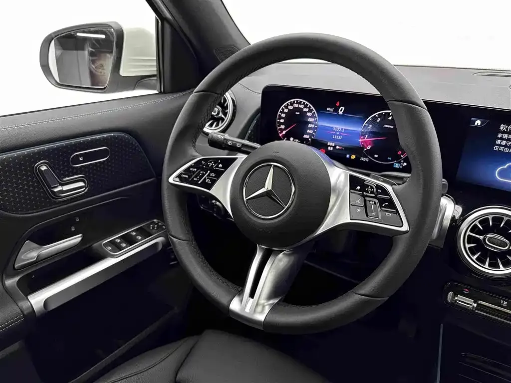 Mercedes-Benz GLB — фото 6