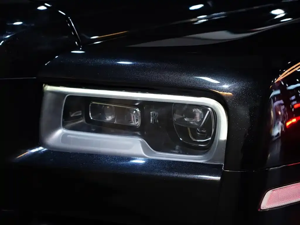 Rolls-Royce Cullinan — фото 10
