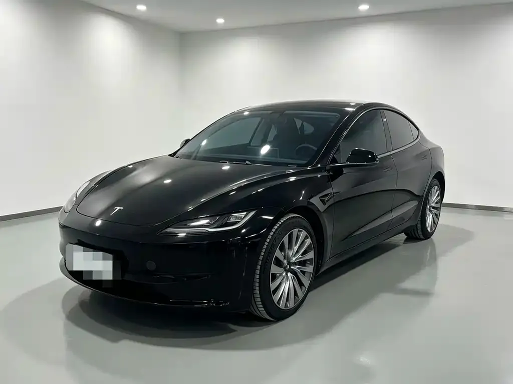 Tesla Model 3 — фото 1
