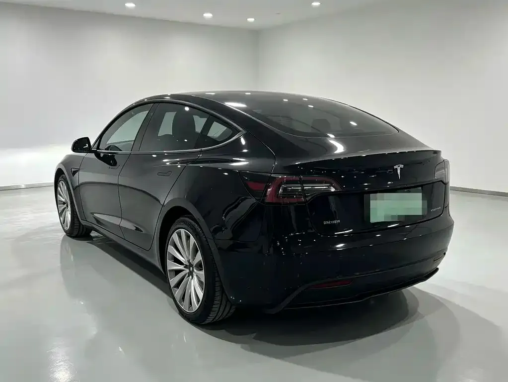 Tesla Model 3 — фото 4