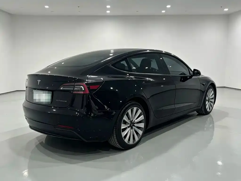 Tesla Model 3 — фото 5