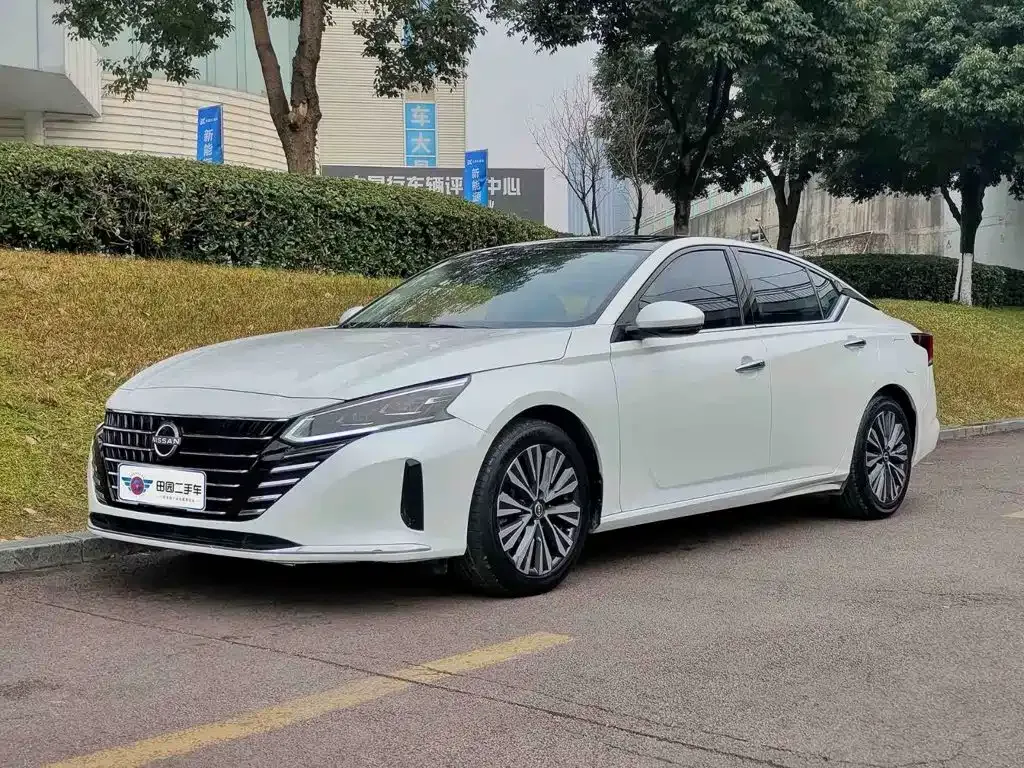 Nissan Teana — фото 1