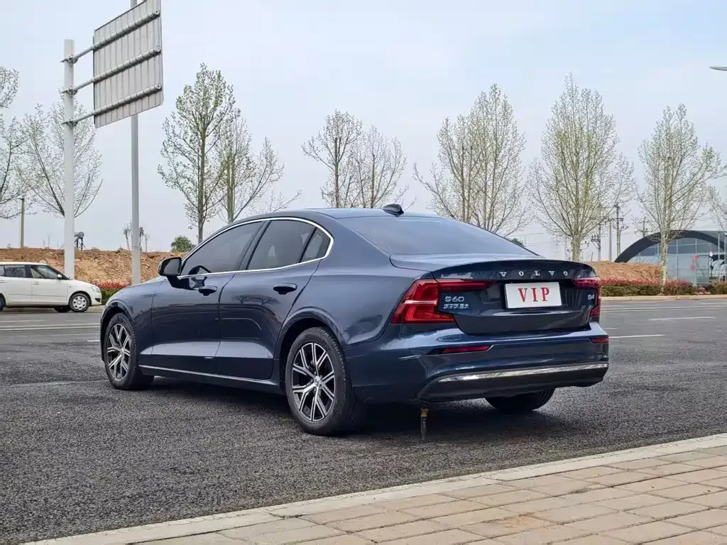Volvo S60 — фото 5