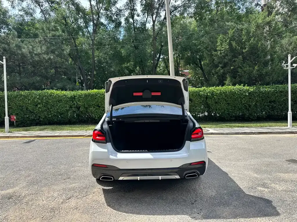 BMW 5 Series — фото 10