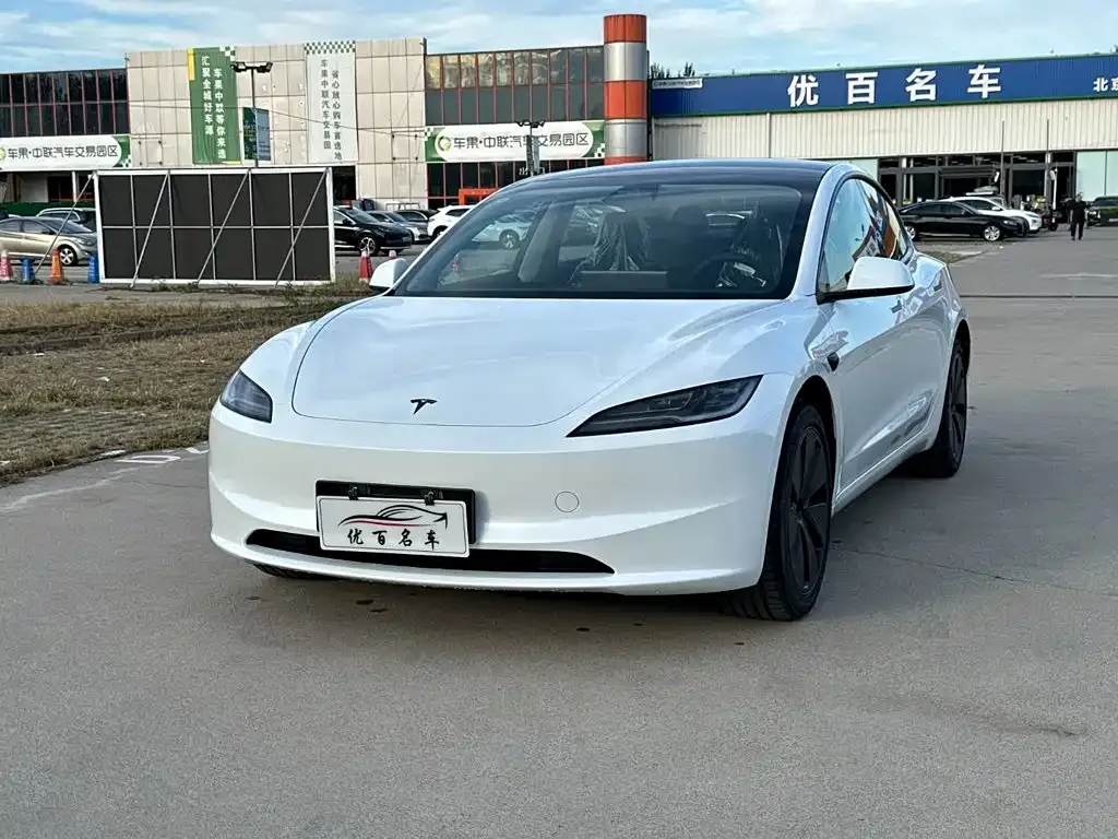 Tesla Model 3 — фото 1
