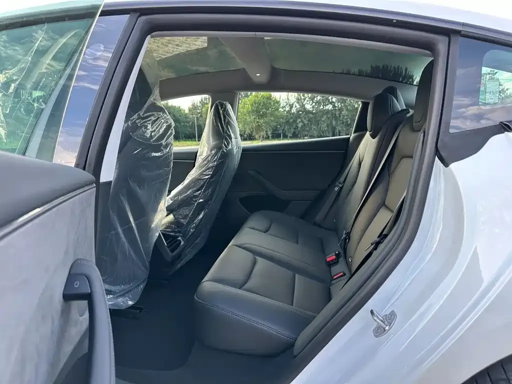 Tesla Model 3 — фото 4