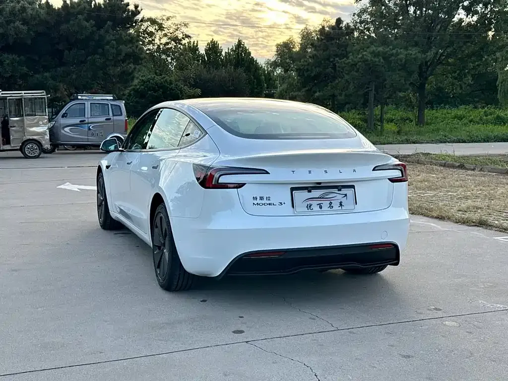 Tesla Model 3 — фото 10