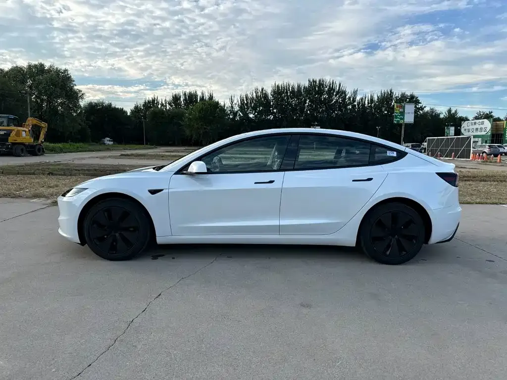 Tesla Model 3 — фото 2