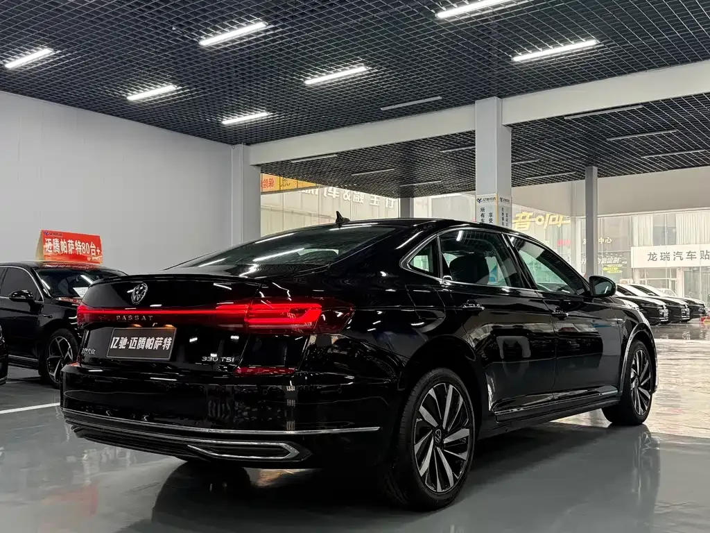 Volkswagen Passat — фото 7