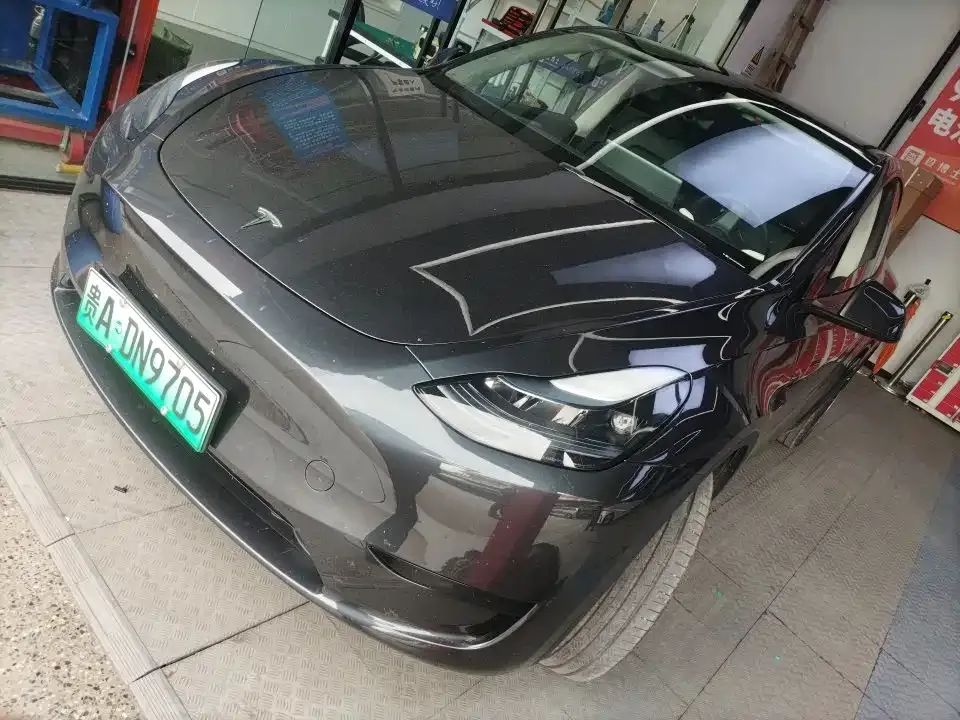 Tesla Model Y — фото 1