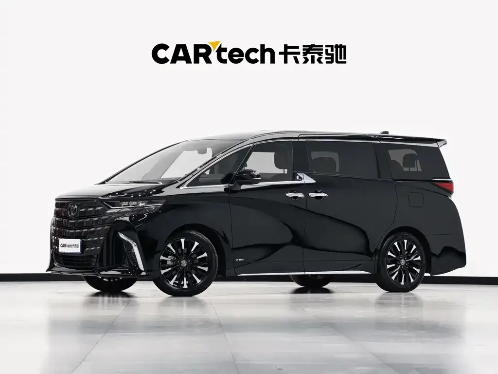 Toyota Alphard — фото 1