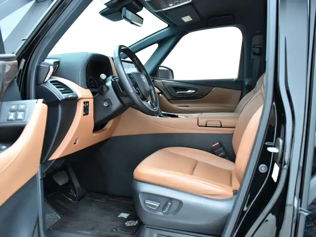 Toyota Alphard — фото 3