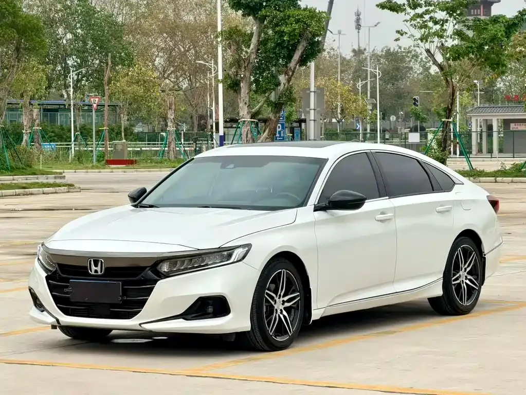 Honda Accord — фото 1