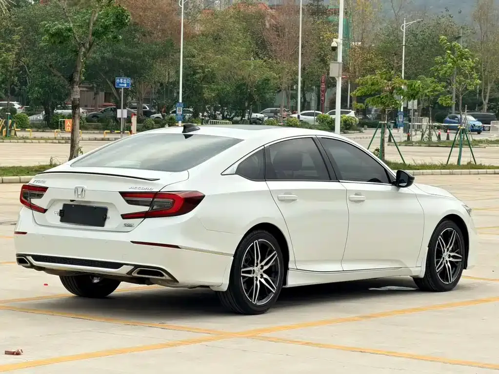Honda Accord — фото 10