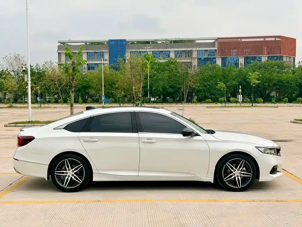 Honda Accord — фото 3