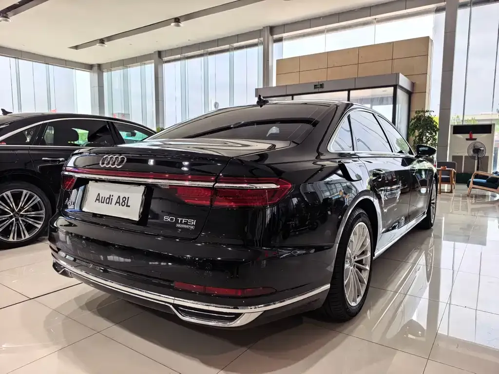 Audi A8 — фото 4
