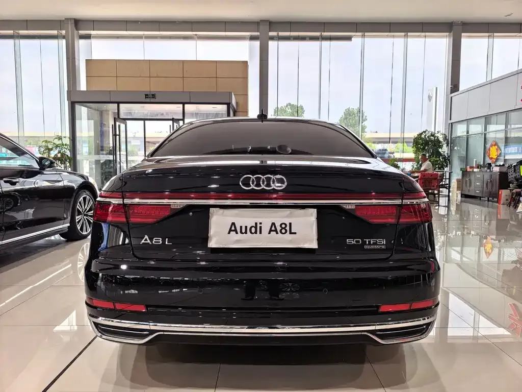 Audi A8 — фото 3