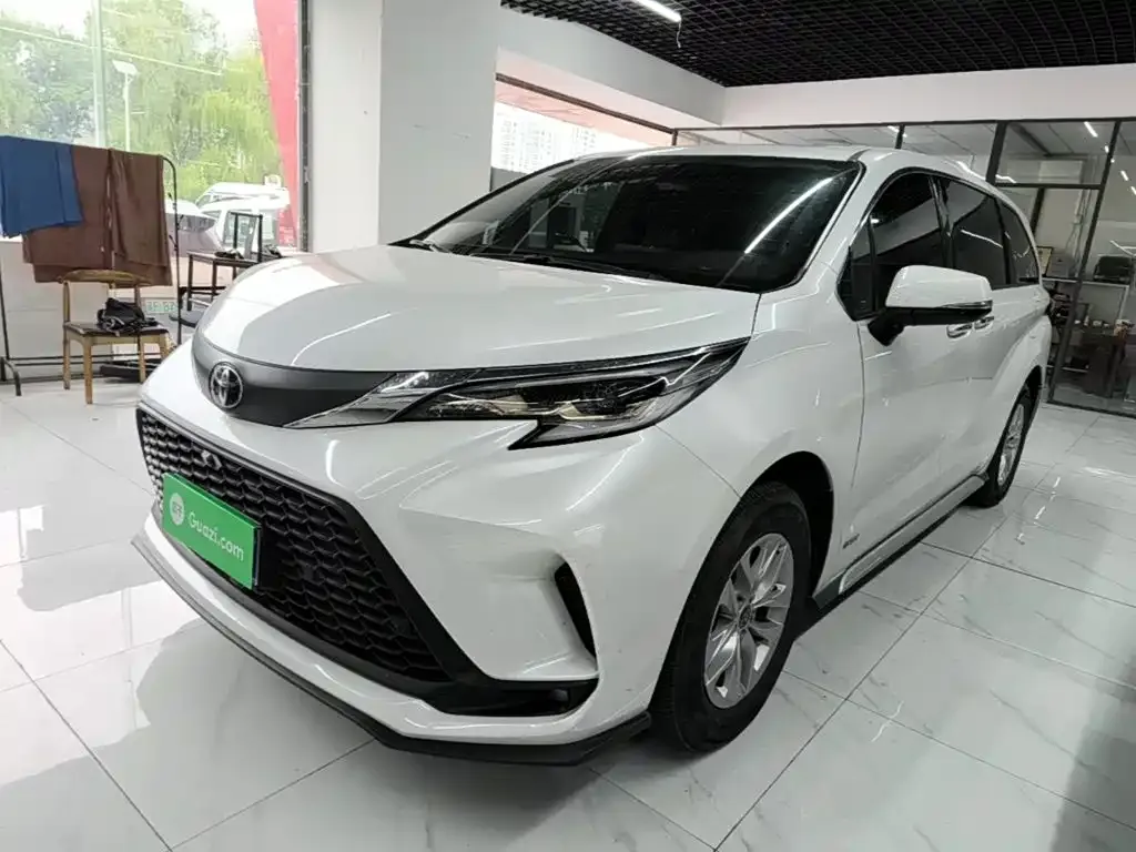 Toyota Granvia — фото 1