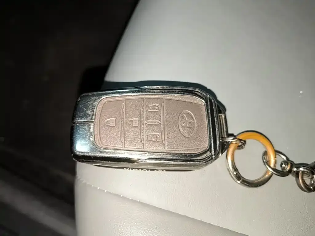 Toyota Granvia — фото 10