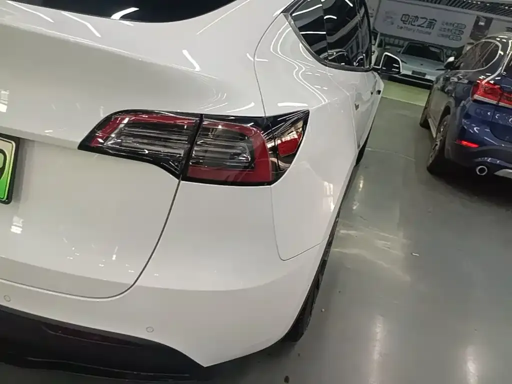Tesla Model Y — фото 2