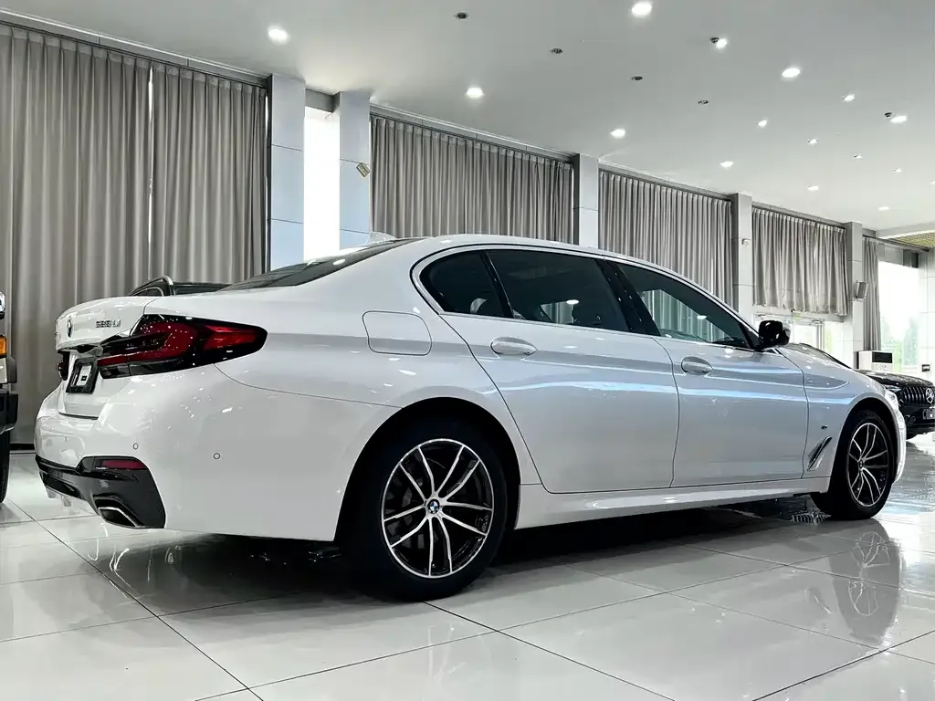 BMW 5 Series — фото 4
