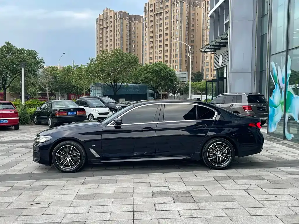 BMW 5 Series — фото 4