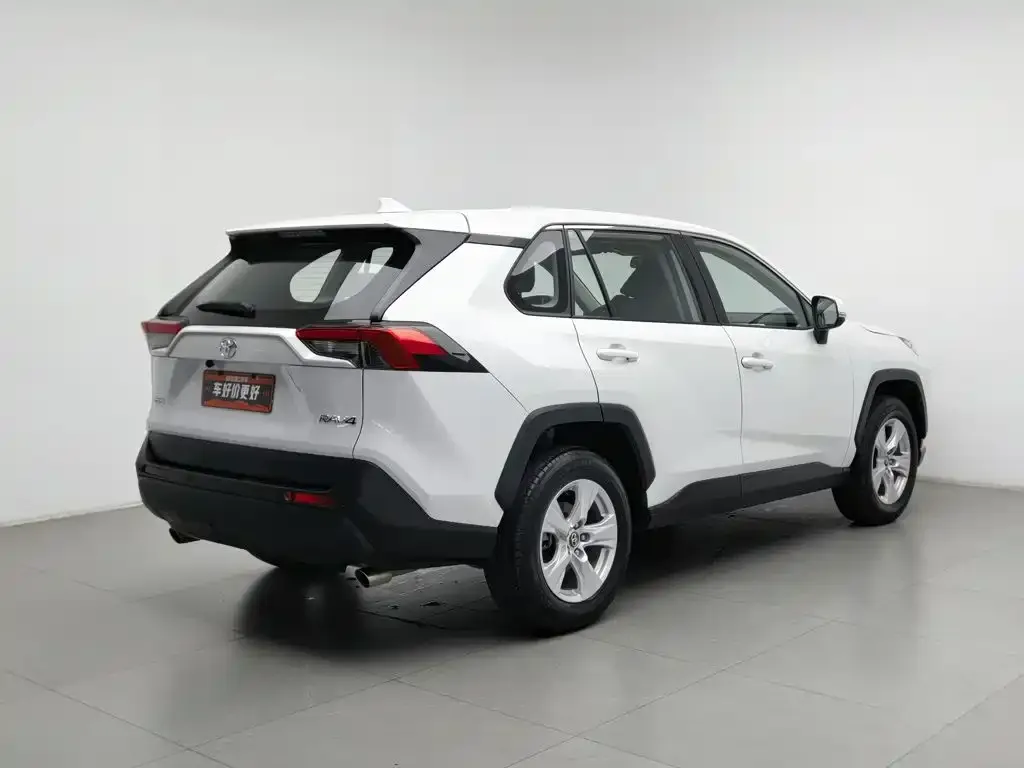 Toyota RAV4 — фото 3